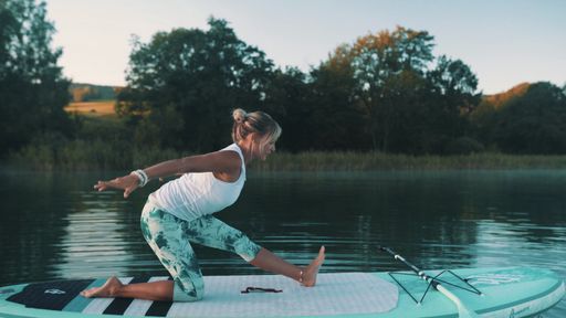 Vorschau Bild von SUP Yoga am Mattsee mit Danique van Oosterhout -
Halber Spagat