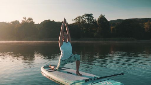 Vorschau Bild von SUP Yoga am Mattsee mit Danique van Oosterhout -
Tiefer Ausfallschritt