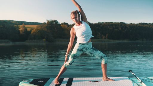 Vorschau Bild von SUP Yoga am Mattsee mit Danique van Oosterhout -
Umgekehrter Krieger