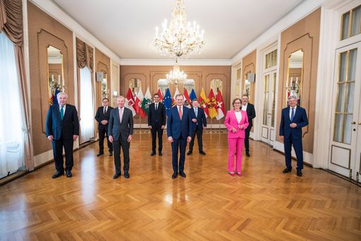 Hermann Schützenhöfer (Steiermark), Günther Platter
(Tirol), Wilfried Haslauer (Salzburg), Markus Wallner (Vorarlberg),
Thomas Stelzer (Vorsitzland Oberösterreich), Michael Ludwig (Wien),
Johanna Mikl-Leitner (Niederösterreich), Hans Peter Doskozil
(Burgenland), Peter Kaiser (Kärnten).
