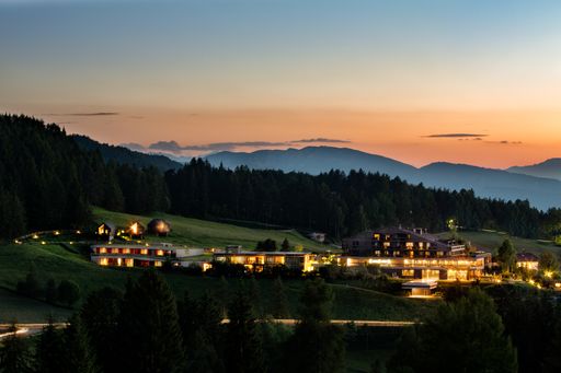  Hotel Pfoesl bei Sonnenuntergang