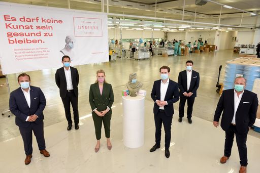 Hygiene Austria LP / Mund-Nasen -
Schutzmaskenproduktion / Werksbesuch BK Kurz, BM Anschober