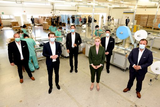 Vorschau Bild von Hygiene Austria LP / Mund-Nasen -
Schutzmaskenproduktion / Werksbesuch BK Kurz, BM Anschober