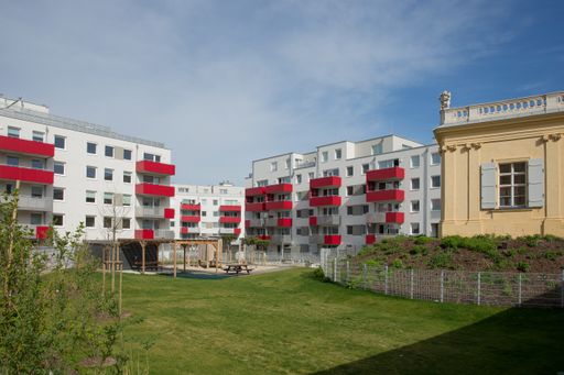 Vorschau Bild von Wohnhausanlage mit Spielplatz und Pavillon