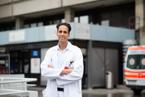 Vorschau Bild von Manfred Hecking ist Internist an der Medizinischen
Universität Wien. Neben dem Renin-Angiotensin-System interessiert er
sich für Flüssigkeitshaushalt, Diabetes nach Organtransplantation
und geschlechtsspezifische Unterschiede von Menschen mit
Niereninsuffizienz. Das aktuelle FWF-Akutprojekt „COVID-19 und
RAS-Blockade“ ist seine zweite FWF-geförderte klinische Studie.