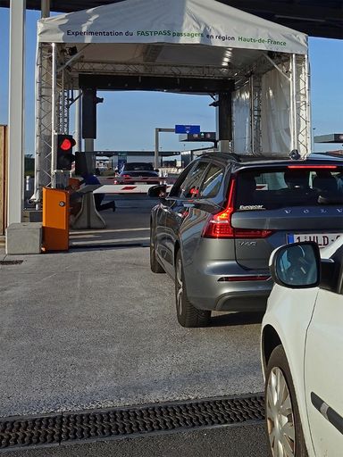 Die Region Hauts-de-France beauftragte das AIT
Austrian Institute of Technology mit der Konzeption und Evaluierung
einer automatisierten Grenzkontrolle für Fahrzeuge in Calais und
Dunkerque