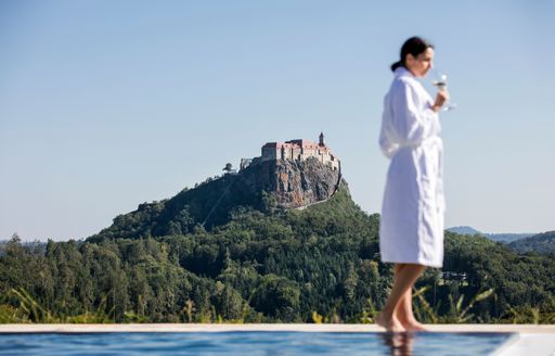 Vorschau Bild von Voller Freude und Elan stehen die Betriebe im
Thermen- und Vulkanland Steiermark in den Startlöchern und freuen
sich endlich wieder Gäste empfangen zu dürfen.