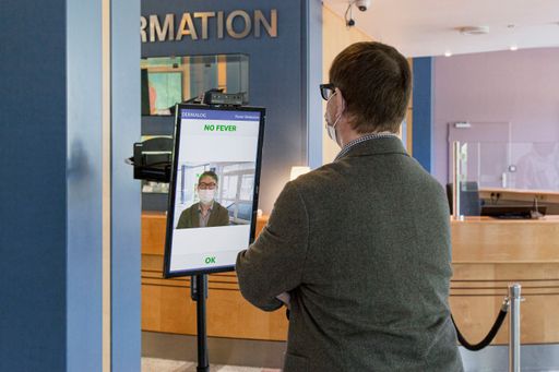 Tim Dornbusch, Geschäftsführer der Baltic Sport- und Ferienhotel
GmbH & Co. KG, macht den Check mit der DERMALOG Fieberkamera in der
Lobby seines Hotels auf der Insel Usedom. Weiterer Text über ots und
www.presseportal.de/nr/8896 / Die Verwendung dieses Bildes ist für
redaktionelle Zwecke honorarfrei. Veröffentlichung bitte unter
Quellenangabe: "obs/DERMALOG Identification Systems GmbH"