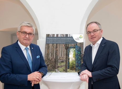 Stephan Pernkopf, Präsident des Ökosozialen Forums
und Alfred Riedl, Präsident des Österreichischen Gemeindebundes
Präsentieren den Ökosozialen Klimakompass für Gemeinden