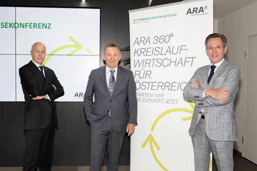  https://www.apa-fotoservice.at/galerie/23065 Im Bild v.l.n.r.:
Alfred Berger, Aufsichtsratsvorsitzender der ARA AG, Werner Knausz,
ARA Vorstand, Christoph Scharff, ARA Vorstand, Jahrespressekonferenz
der ARA AG