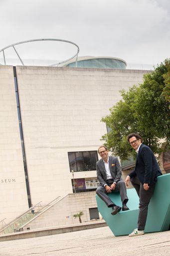Vorschau Bild von v.l.n.r.: Dr. Christian Strasser, MBA, Direktor
MuseumsQuartier Wien; Dr. Markus Reiter Bezirksvorsteher des 7.
Wiener Gemeindebezirkes