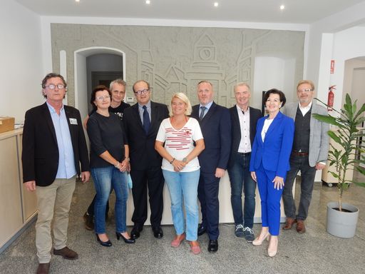 Das Team im neuen WOHN-CENTER freut sich auf Ihren
Besuch!