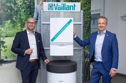  Gerade Wohnungen in Mehrparteienhäusern können in
Neubau und Sanierung durch den Einsatz der geoTHERM mini erstmals
mit zukunftsweisender, sauberer und nachhaltiger
Wärmepumpentechnologie ausgestattet werden.