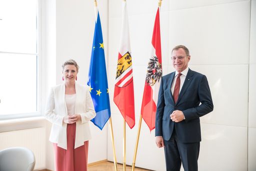 Bundesministerin Susanne Raab und Landeshauptmann
Thomas Stelzer