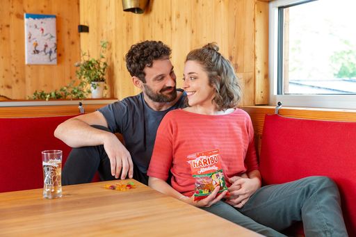 Vorschau Bild von Neu für alle Naschkatzen und Almdudler Fans: Das
Trachtenpärchen als Haribo Almdudler Gummipärchen®