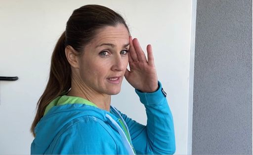  Lizz Görgl bietet Aktivierungseinheiten und Kräftigungsübungen
online für Firmen an.