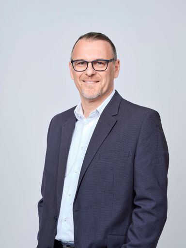 Christian Kneil, APA-Newsmanager und Leiter
APA-MultiMedia, ist Experte für das Thema „TopEasy“ und Nachrichten
in leicht verständlicher Sprache.