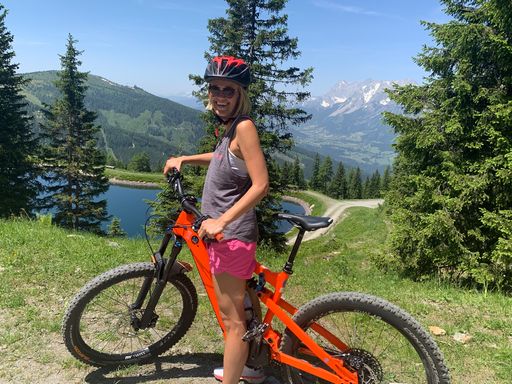 Vorschau Bild von E-normes Abenteuer! Der Hauser Kaibling bietet
traumhafte E-Bike Touren inkl. E-Bike Verleih im Tal sowie einen
actionreichen E-Trial Park.