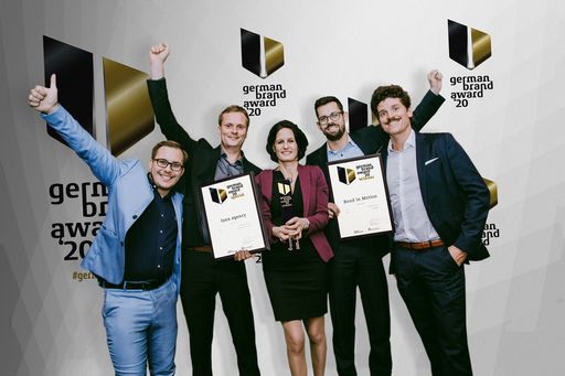 v.l.n.r.: Pierre Giffinger (Creative & Technical
Lead), Gerrit Zinnhobler (Project Owner), Cathrine Jäger (COO luna
agency), Michael Kostka (COO sportsWorld) und Jakob Engel (Head of
Event Management).