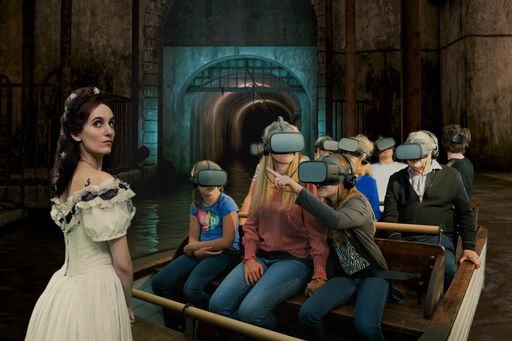 Vorschau Bild von In Virtual Reality Boot Simulatoren werden Gäste
von Kaiserin Elisabeth höchstpersönlich durch die Kanäle Wiens
geführt.