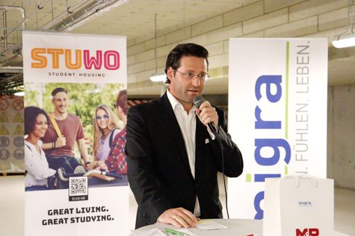 Vorschau Bild von Vorstand MMag. Florian Huemer bei der Gleichenfeier STUWO
Arsenal.