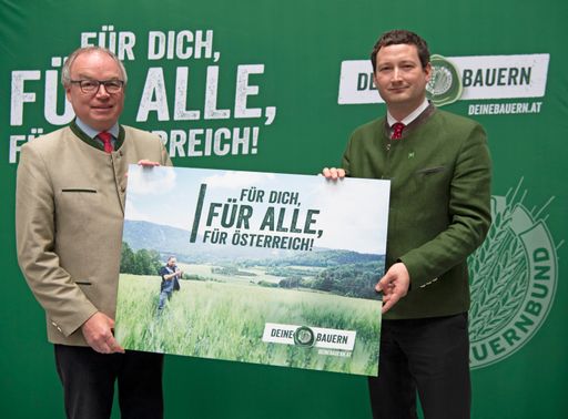Vorschau Bild von NÖ Bauernbundobmann LH-Stv. Stephan Pernkopf und Direktor Paul
Nemecek präsentierten die neue Kampagne „Für Dich, für alle, für
Österreich“.