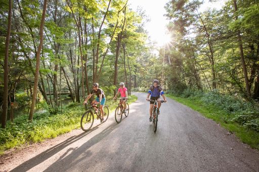  Das Thermen- & Vulkanland Steiermark auf den neuen
Radtouren erleben.