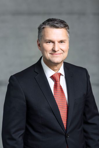 Vorschau Bild von Roger Basler: Roger Basler, Leiter der Division Franke Water
Systems und Konzernleitungsmitglied der Franke Gruppe, hat sich dazu
entschieden, nach sieben Jahren das Unternehmen zum 31. Juli auf
eigenen Wunsch zu verlassen. Weiterer Text über ots und
www.presseportal.ch/de/nr/100053819 / Die Verwendung dieses Bildes
ist für redaktionelle Zwecke honorarfrei. Veröffentlichung bitte
unter Quellenangabe: "obs/Franke Group/balz murer"