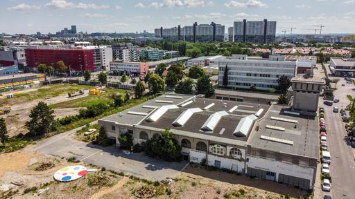  Das F23 eröffnet mit „THE FLOWERS -
wir.blühen.kultur“ das sommerliche Programm in einem Meer von Blumen
D zu OTS - DCIM\100MEDIA\DJI_0046.JPG