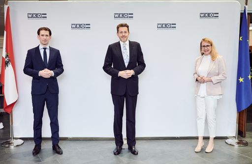 Vorschau Bild von Bundeskanzler Sebastian Kurz, WKÖ-Präsident Harald
Mahrer und Bundesministerin für Digitalisierung und
Wirtschaftsstandort Margarete Schramböck