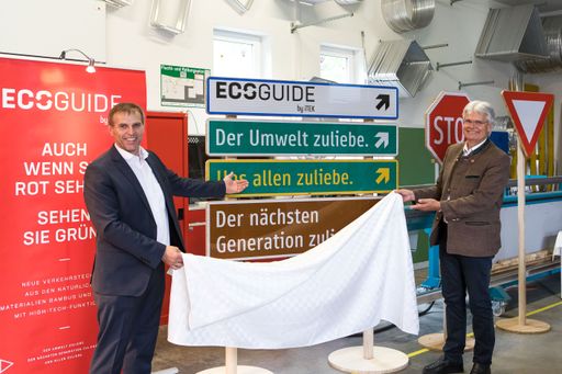 Vorschau Bild von Auch wenn Sie rot sehen, sehen Sie grün. Vergleicht
man den CO2-Wert eines herkömmlichen Alu-Schildes mit dem eines
Bambus-Schildes, schneidet das Bambus-Schild mit mehr als 10,1 kg
Emissionsersparnis mehr als gut ab.