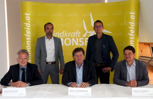 Im Bild (v.l.n.r.): Bei der Unterzeichnung in
unserer Firmenzentrale: Gerald Klauss (Erste Bank), Markus Winter
(Technischer Geschäftsleiter WKS), Martin Steininger Vorstand WKS),
Alexander Hochauer (Kaufmännischer Geschäftsleiter WKS) und Melchior
Karigl (Europäische Investitionsbank)