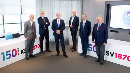 Die Generalversammlung des KSV1870 in der area1870
wurde aufgrund der Coronakrise digital übertragen. Die Stimme konnte
per Mausklick abgegeben werden. FOTO v.l.: Vizepräsident Dr. Josef
Mayböck, Geschäftsführer, VACE Engineering Beteiligungs GmbH, Mag.
Ricardo-José Vybiral, MBA, Chief Executive Officer des KSV1870,
Präsident Mag. Dr. Roland Wernik, MBA, Geschäftsführer, Salzburg
Wohnbau GmbH, Ing. Mag. Wolfgang Wahlmüller, Mitglied des Vorstands,
"Österreichisches Siedlungswerk" Gemeinnützige
Wohnungsaktiengesellschaft, Mag. Hannes Frech, Chief Financial
Officer des KSV1870, Vizepräsident Mag. Dr. Reinhold Süßenbacher,
Aufsichtsrat, Umdasch AG