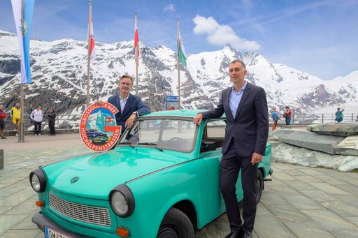  Im Bild v.l.n.r.: Dr. Johannes Hörl (Vorstand
Großglockner Hochalpenstraßen AG) und Ralf Beste (Botschafter
Bundesrepublik Deutschland in Österreich)