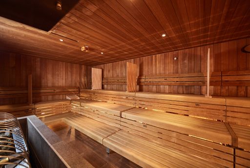 Vorschau Bild von Trennwände und Sitzplatzmarkierungen in der Sauna
der Therme Wien