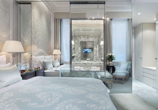 Die Deluxe Rooms des Hotel Sacher Wien sind als
"Sacher Séparée@Night" um 333 € /Nacht buchbar