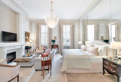 Vorschau Bild von Die Junior Suiten des Hotel Sacher Wien sind als
"Sacher Séparée@Night" um 444 € /Nacht buchbar.