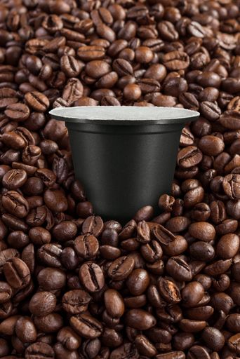 Vorschau Bild von Die Kaffeekapseln von Golden Compound basieren auf dem
innovativen Rohstoff SUN CIRCLE®. Dieser einzigartige Rohstoff
besteht aus einem hohen Anteil an Schalen von Sonnenblumenkernen und
Mineralien. Der Rohstoff für die 100 Prozent abbaubaren Bio-Kapseln
verwandelt sich über den Kompost zu Erde. Weiterer Text über ots und
www.presseportal.de/nr/145981 / Die Verwendung dieses Bildes ist für
redaktionelle Zwecke honorarfrei. Veröffentlichung bitte unter
Quellenangabe: "obs/Golden Compound/Timo Lutz"