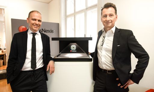 LexisNexis bringt Legal Intelligence für die
Steuerberatung. LexisNexis' Andreas Geyrecker und Paul Kampusch vor
dem Digital Impuls Award