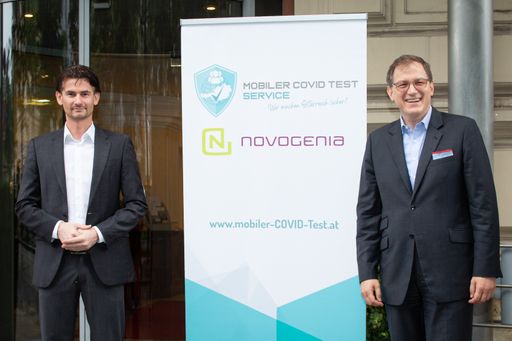  Molekular- und Biotechnologe Dr. Daniel Wallerstorfer sowie
Hoteleigentümer Oliver Braun nach der erfolgreichen COVID-Testung im
Hotel de France.