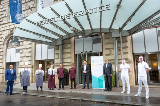 Vorschau Bild von Mobiler COVID Test Service: Das Hotel de France in Wien hat
diesen Service am Freitag als erster Gästebetrieb in Österreich in
Anspruch genommen und sorgt so für die Sicherheit von Mitarbeitern
und Gästen.