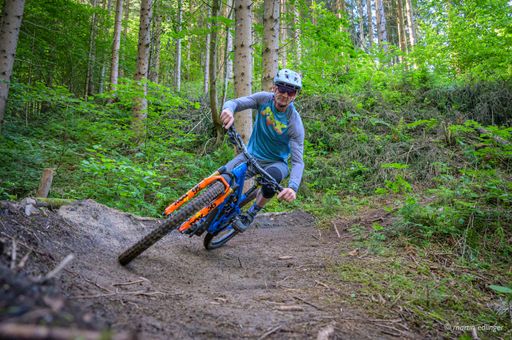 Mountainbiker auf einem von den Naturfreunde
unterstütztem Single Trail.