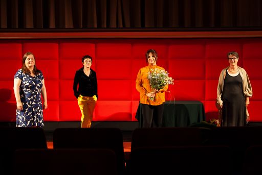 Vorschau Bild von Wilbirg Brainin-Donnenberg, drehbuchFORUM Wien
Karina Ressler, Jurysprecherin Alexandra Makarová Iris Zappe-Heller,
Österreichischen Filminstitut gender*in*equality