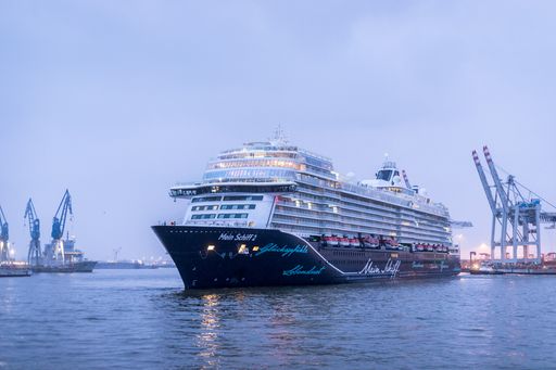 Die MEIN SCHIFF 2 von TUI CRUISES im Hamburger Hafen. Weiterer
Text über ots und www.presseportal.de/nr/75344 / Die Verwendung
dieses Bildes ist für redaktionelle Zwecke honorarfrei.
Veröffentlichung bitte unter Quellenangabe: "obs/TUI Cruises
GmbH/Jan Sieg"