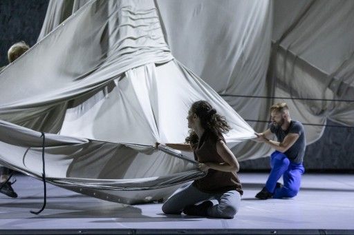 Nach den einschneidenden Beschränkungen im Tanz- und
Theaterbereich bringt die TANZWERKSTATT EUROPA erstmals in
Deutschland wieder analog Publikum zusammen / Jefta van Dinthers
"Plateau Effect" mit Tänzer*innen aus dem Ensemble des Staatsballett
Berlin. Weiterer Text über ots und www.presseportal.de/nr/132847 /
Die Verwendung dieses Bildes ist für redaktionelle Zwecke
honorarfrei. Veröffentlichung bitte unter Quellenangabe: "obs/JOINT
ADVENTURES/Jubal Battisti"