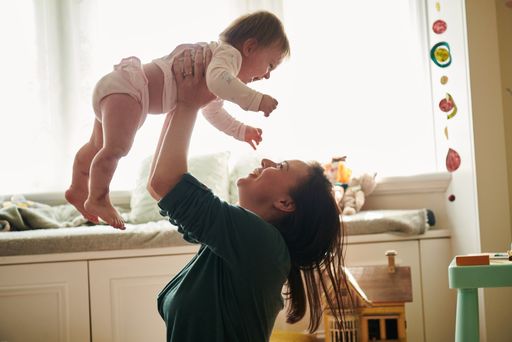 Vorschau Bild von Isabella (Name geändert) Betroffene einer
Meningokokken-Erkrankung, mit Mutter