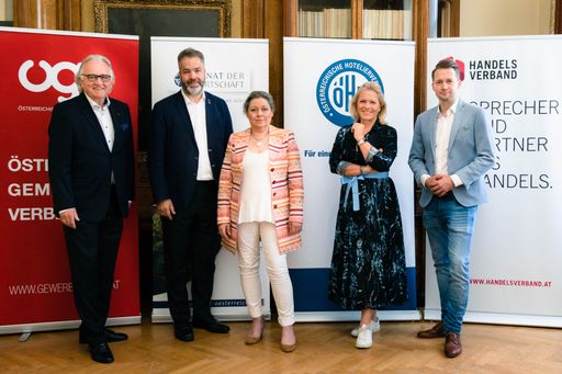  Pressekonferenz: Vertreter der Freien
Arbeitgeberverbände