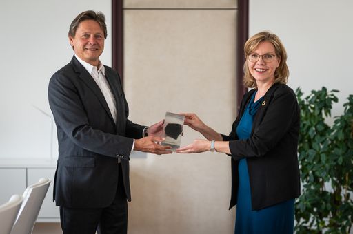 Klimaschutzministerin Leonore Gewessler übernimmt
letztes Kohle-Stück von Verbund-Chef Wolfgang Anzengruber