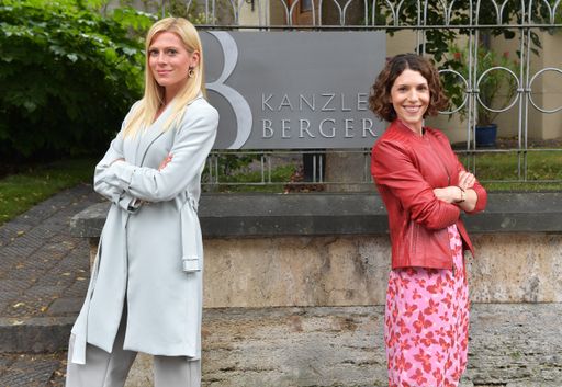 Nele Kiper und Eva-Maria Reichert. Foto: ZDF / Hannes
Magerstaedt. Weiterer Text über ots und
www.presseportal.de/nr/126258 / Die Verwendung dieses Bildes ist für
redaktionelle Zwecke honorarfrei. Veröffentlichung bitte unter
Quellenangabe: "obs/Constantin Television/Hannes Magerstaedt"