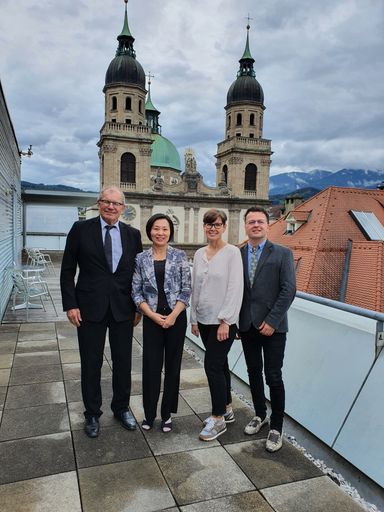 HolgerHaldenwang, Dean der SZTU Business School,
Wei Manske-Wang, Susanne Lichtmannegger, Leiterin MCI International
Office, und Vladan Antonovic , MCI International Office.
